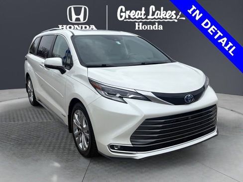 Used 2021 Toyota Sienna Platinum image 1