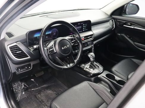 Used 2024 Kia Seltos EX FWD image 16