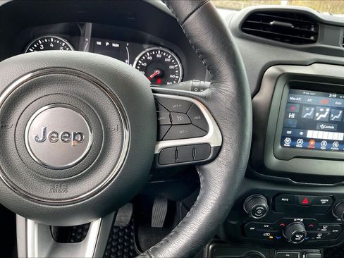 Used 2020 Jeep Renegade Latitude w/ Cold Weather Group image 23