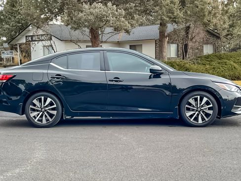 Used 2022 Nissan Sentra SV w/ SV Premium Package image 3