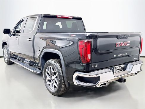 New 2026 GMC Sierra 1500 SLT image 3