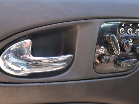 Used 2014 Jaguar XKR R RWD image 23