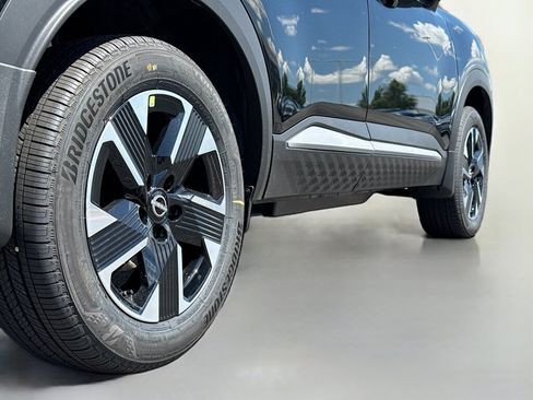 New 2026 Nissan Kicks SV AWD/4WD image 14