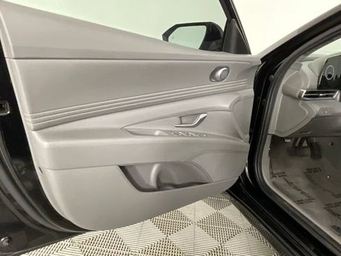 Used 2025 Hyundai Elantra SEL FWD image 11