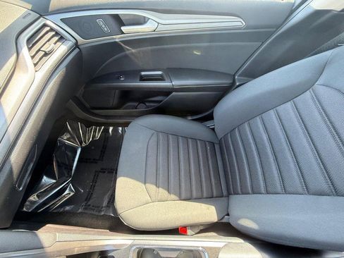 Used 2019 Ford Fusion SE FWD image 22