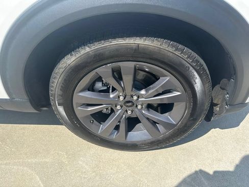Used 2024 Ford Explorer XLT w/ Equipment Group 202A RWD image 7
