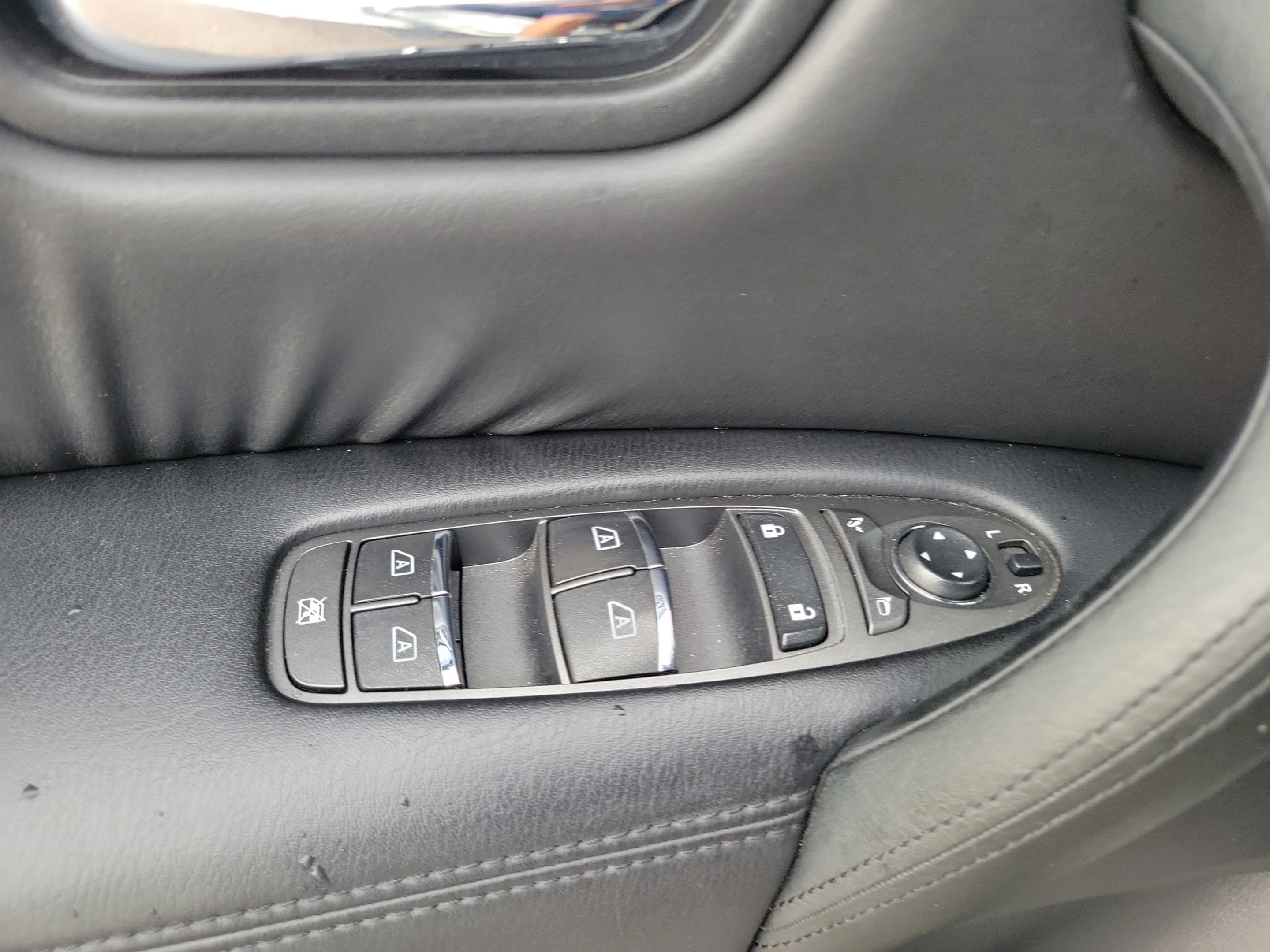 Used 2021 Nissan Armada SL w/ Captain's Chairs Package RWD image 27