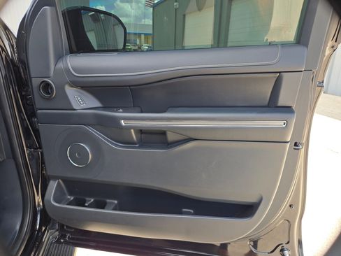 Used 2024 Ford Expedition XLT RWD image 29