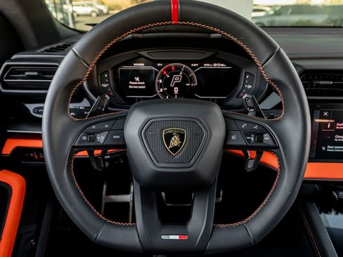 Used 2025 Lamborghini Urus SE AWD/4WD image 19