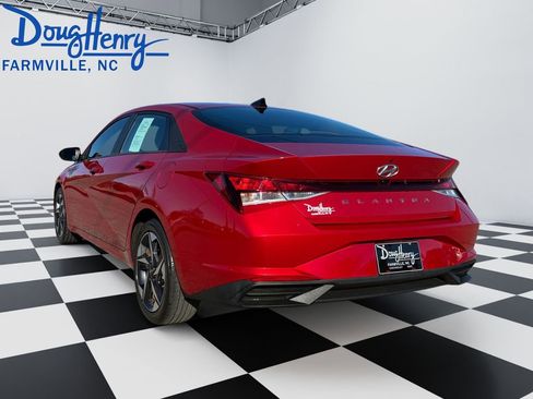 Used 2023 Hyundai Elantra SEL w/ Convenience Package image 3