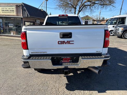 Used 2019 GMC Sierra 2500 SLT w/ Duramax Plus Package AWD/4WD image 11