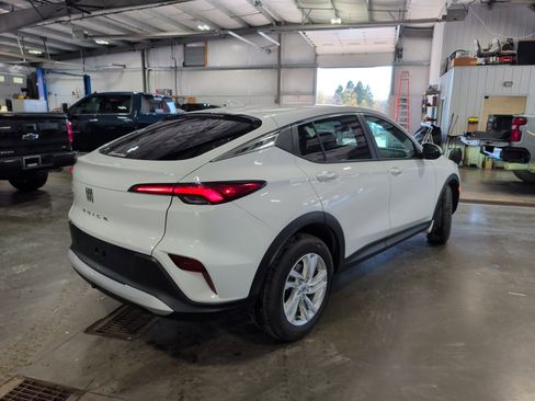 Used 2024 Buick Envista Preferred w/ Convenience I Package image 3