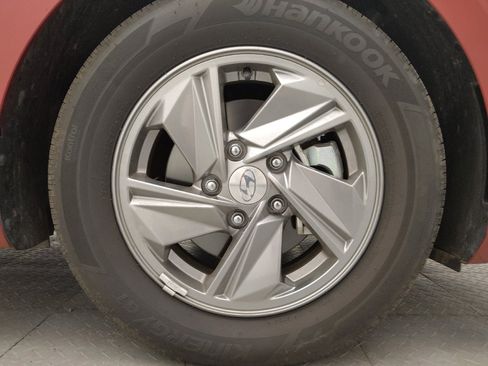Used 2025 Hyundai Elantra SE FWD image 31