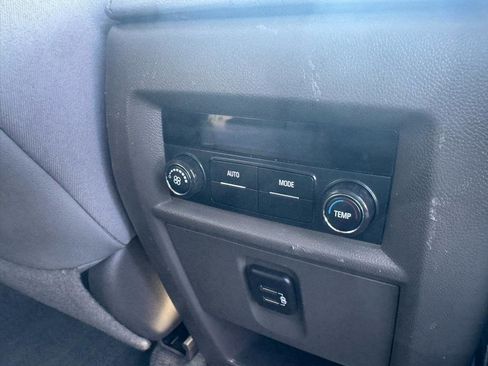 Used 2020 Chevrolet Traverse LT w/ LPO, Floor Liner Package image 38