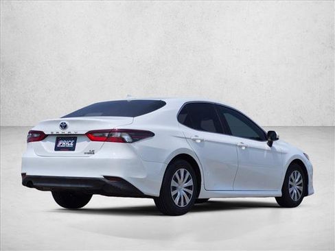 Used 2022 Toyota Camry LE FWD image 5