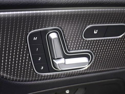 Used 2021 Mercedes-Benz GLB 250 4MATIC image 14