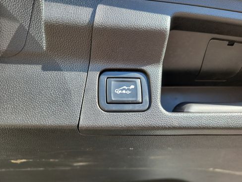 Used 2022 GMC Acadia AT4 w/ Technology Package image 12