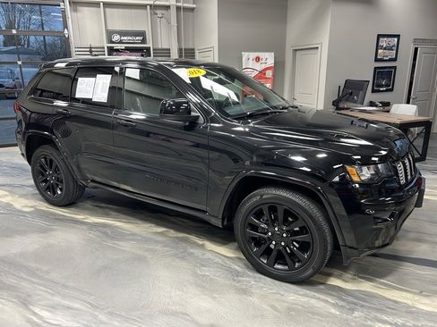 Used 2018 Jeep Grand Cherokee Altitude image 27