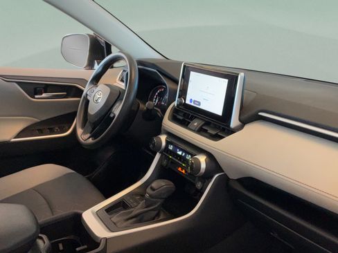 Certified 2025 Toyota RAV4 XLE w/ Convenience Package FWD image 41