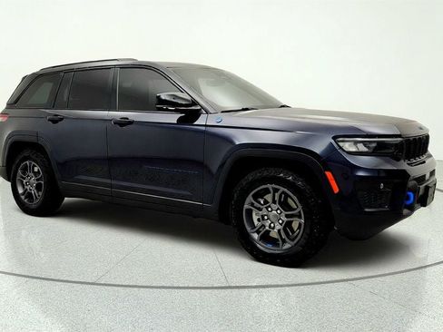 Used 2024 Jeep Grand Cherokee Trailhawk w/ Advanced Protech Group II AWD/4WD image 3
