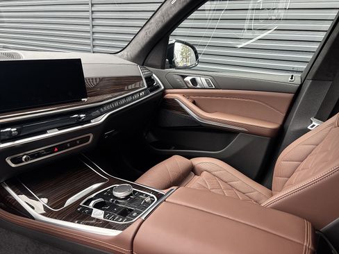 Used 2026 BMW X7 xDrive40i w/ M Sport Package AWD/4WD image 32