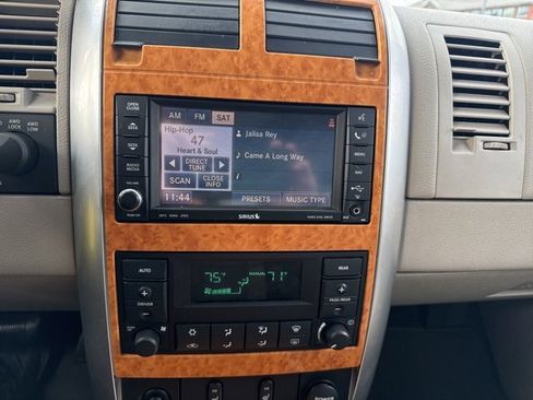 Used 2008 Chrysler Aspen Limited image 13