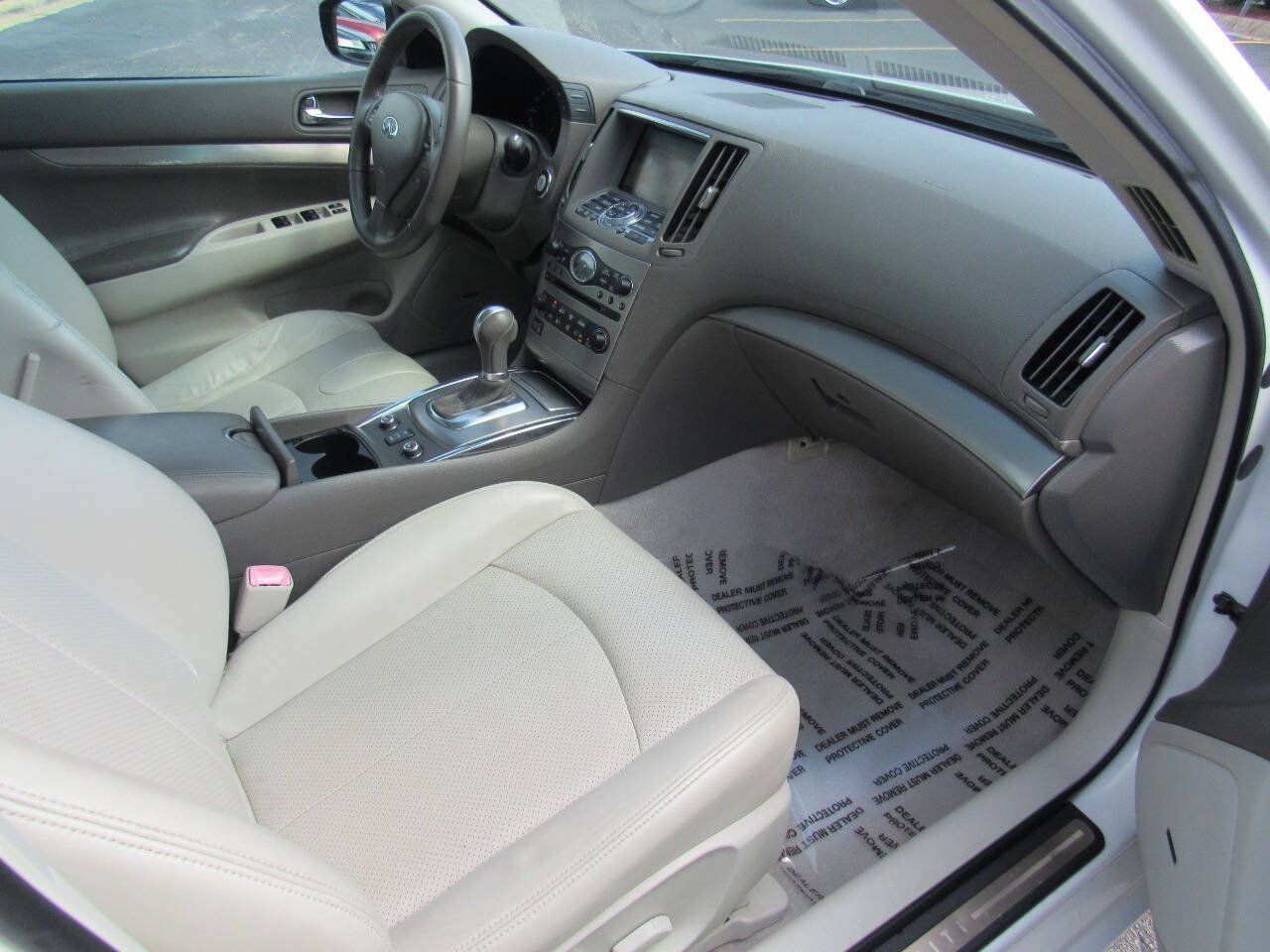 Used 2011 INFINITI G37 x Sedan w/ Premium Pkg AWD/4WD image 32