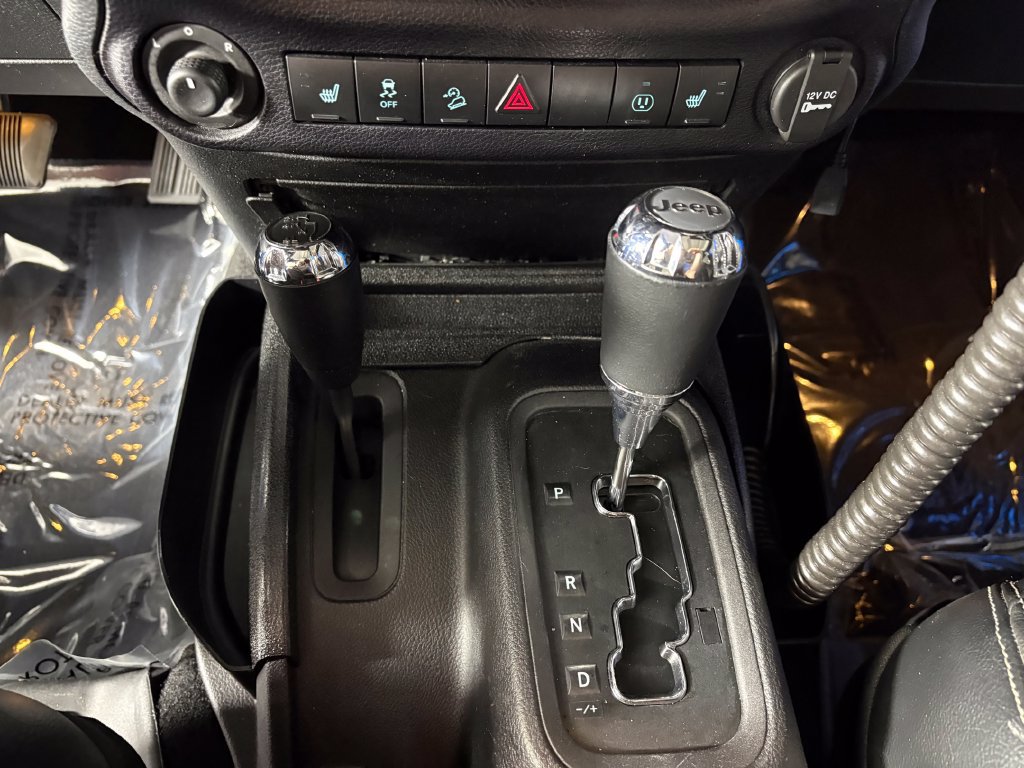 Used 2016 Jeep Wrangler Unlimited Rubicon w/ Connectivity Group AWD/4WD image 19
