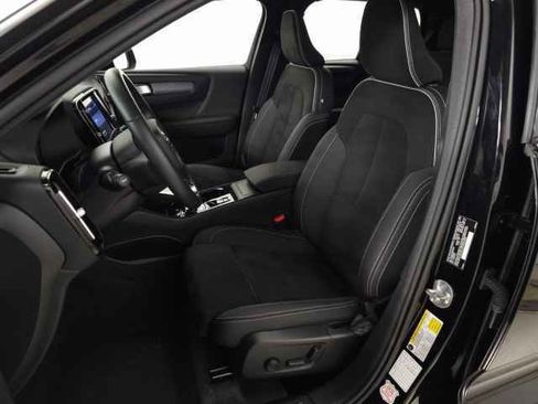 Certified 2025 Volvo XC40 B5 Plus image 19