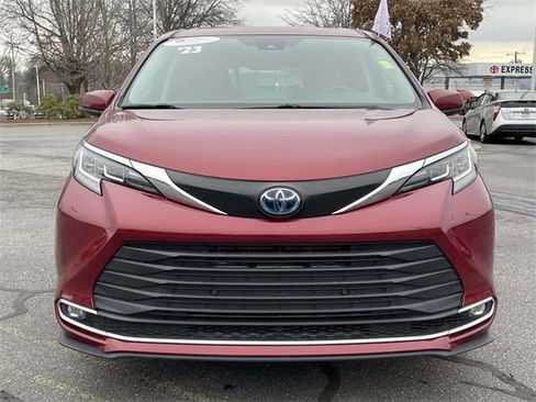 Certified 2023 Toyota Sienna XLE image 8