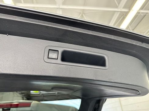 Used 2021 Toyota Highlander Limited AWD/4WD image 12