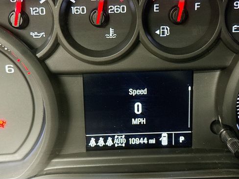 Used 2025 Chevrolet Silverado 1500 Custom Trail Boss w/ Turbomax Blackout Package image 12