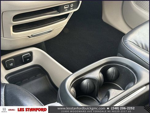 Used 2018 Chrysler Pacifica Touring-L image 34