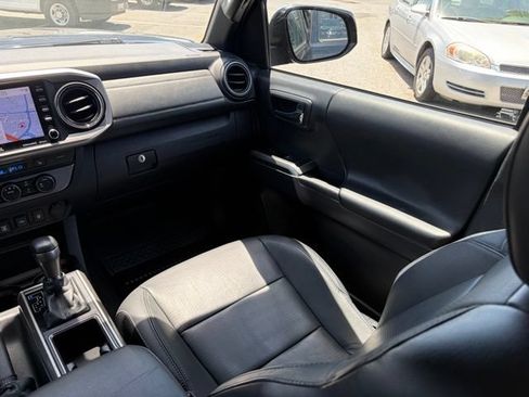 Used 2022 Toyota Tacoma Limited AWD/4WD image 36
