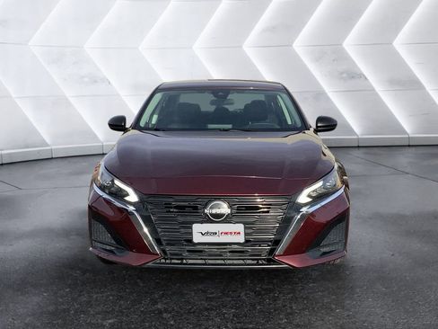 Used 2024 Nissan Altima 2.5 SV image 2