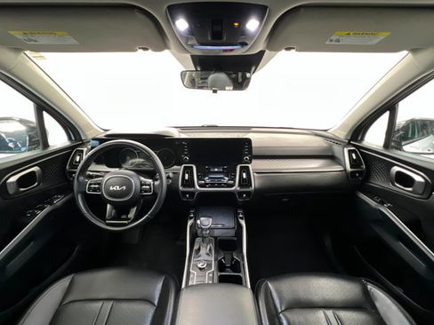 Used 2023 Kia Sorento S w/ Panoramic Sunroof Package image 9