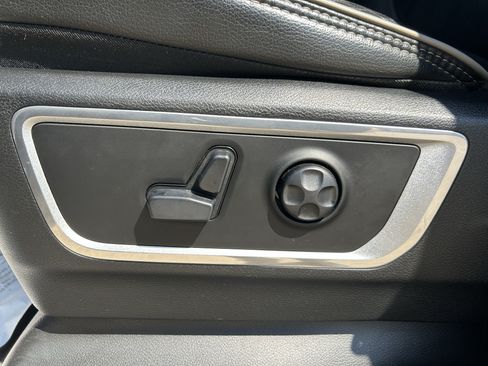 Used 2020 RAM 1500 Laramie AWD/4WD image 13