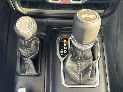 Used 2024 Jeep Wrangler Unlimited Sahara w/ Technology Group AWD/4WD image 31