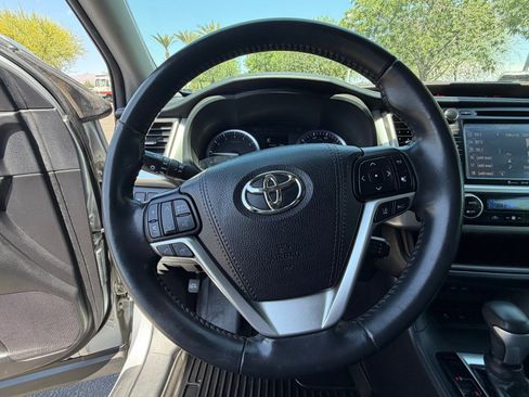 Used 2019 Toyota Highlander XLE FWD image 20