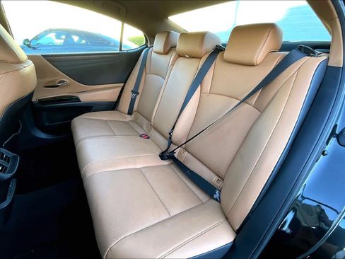 Used 2024 Lexus ES 300h w/ Premium Package image 20