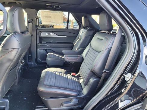New 2026 Ford Explorer ST-Line w/ ST-Line Street Pack image 8