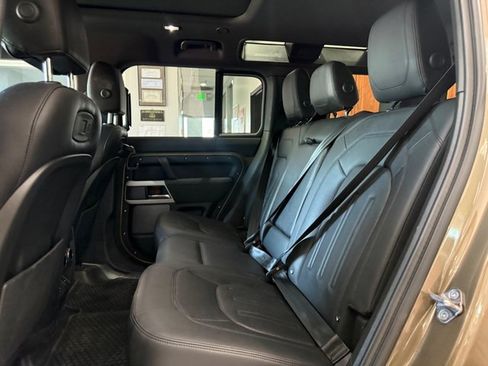 Used 2022 Land Rover Defender 110 SE AWD/4WD image 12