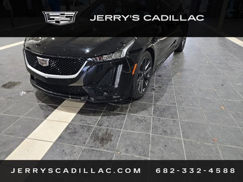 Used 2022 Cadillac CT5 Sport RWD image 2