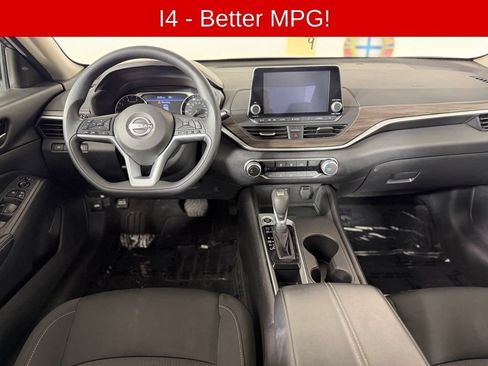 Used 2025 Nissan Altima 2.5 SV FWD image 8