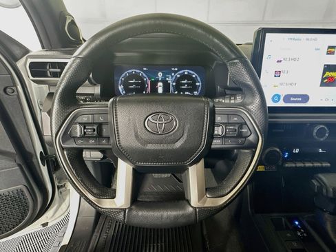 Used 2025 Toyota 4Runner TRD Off-Road Premium AWD/4WD image 15