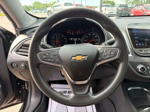 Used 2019 Chevrolet Malibu LT FWD image 15