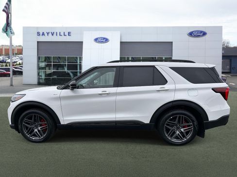 Used 2025 Ford Explorer ST-Line w/ ST-Line Street Pack AWD/4WD image 2
