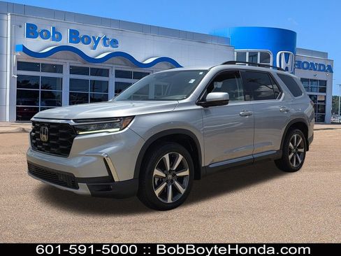 Used 2024 Honda Pilot Touring image 1