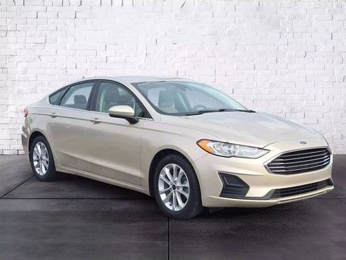 Used 2019 Ford Fusion SE image 2