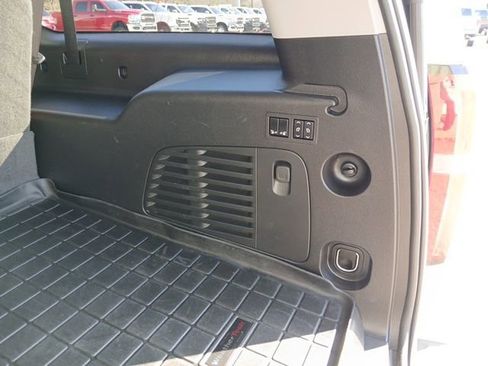Used 2019 Chevrolet Suburban Premier w/ Premier Plus Edition RWD image 14